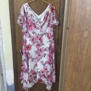 Signature by Robbie Bee 20W Floral Flutter-Sleeve Hankie-Hem Dress